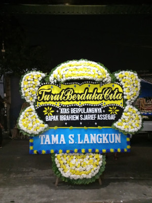 Papan Bunga Duka di Kampung Bandar